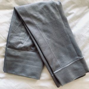 Lululemon silver high rise waist crop leggings